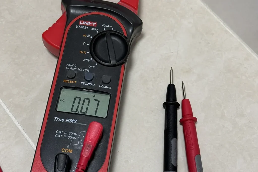 Clamp meter multimeter Singapore — fault finding electrician diagnostic tool for electrical troubleshooting and inspection